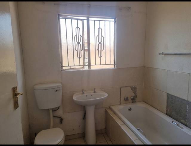 3 BEDROOM HOUSE FOR SALE IN STRETFORD